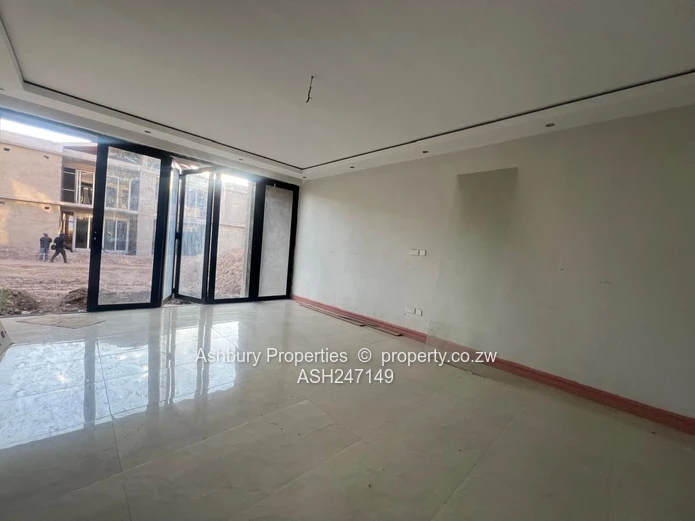 Bright 4-Bed Monavale Flat — Tiled, Fitted Kitchen, 24hr Security