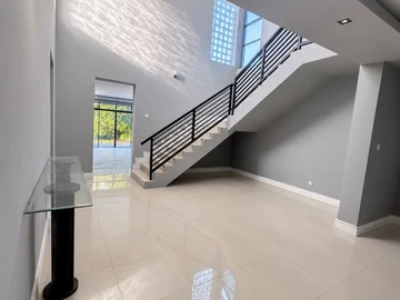 3 Bedroom Flat & Apartment