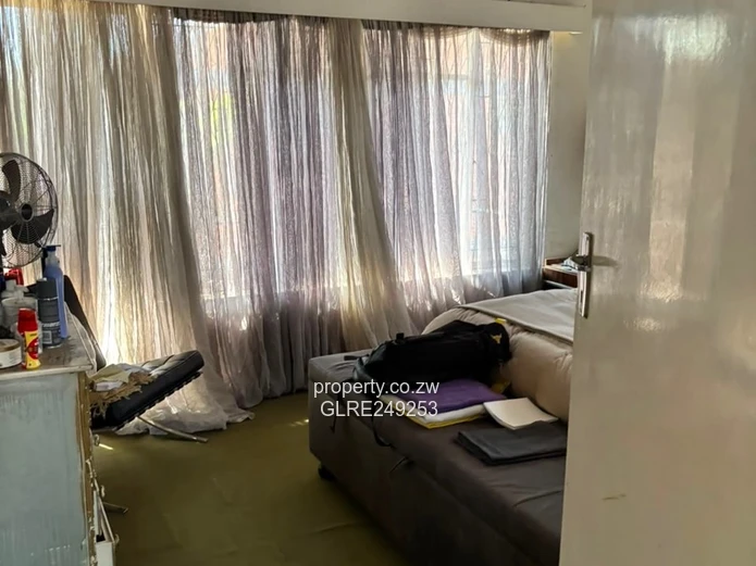 Secure Ground-Floor 3-Bed Avondale Flat with Borehole