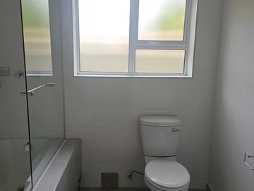 3 Bedroom Flat & Apartment