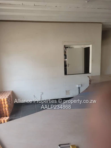 Msasa industrial warehouse with 375sqm warehouse space