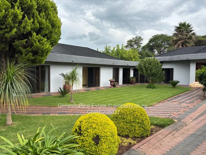 5 bedroom home on the fairway in the prestigious Brooke Golf Estate  (Sole Mandate)