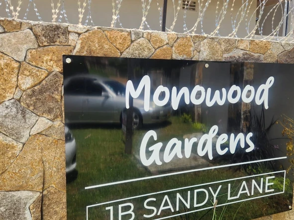 2 Bedroom Flat & Apartment