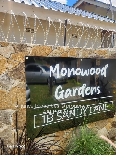 Bright 2-Bed 150m² Apartment in Monowood Gardens