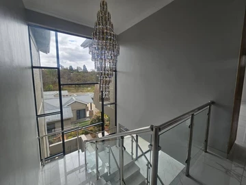 5 Bedroom Flat & Apartment