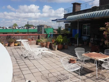 2 Bedroom Flat & Apartment