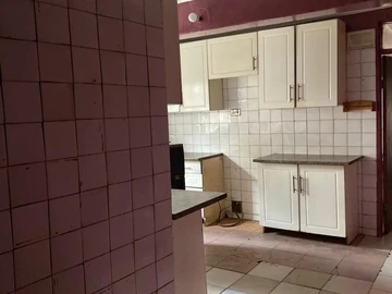 6 Bedroom House