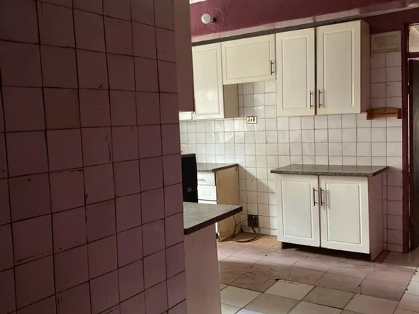 6 Bedroom House