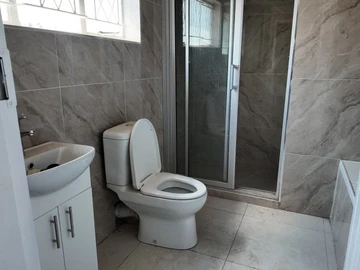 3 Bedroom Flat & Apartment