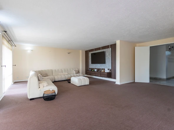Spacious 7Th Floor Apartment - Northfields