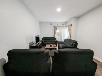 2 Bedroom Flat & Apartment