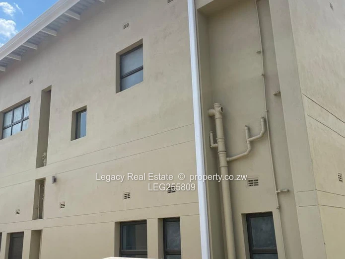 Golden Stairs 3bed duplex - En-suite & Borehole