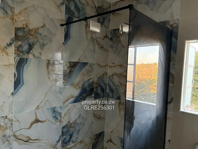 Fully-Furnished 9-Bed House with Pool in Greystone Park