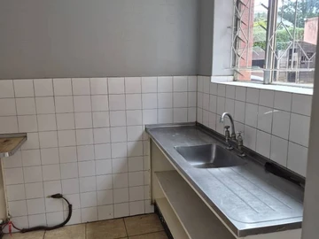 2 Bedroom Flat & Apartment