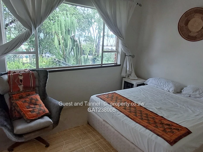 Luxury Glen Lorne House for Sale – 5 Bedrooms, Spa, Solar, Borehole & 7,000 sqm Stand