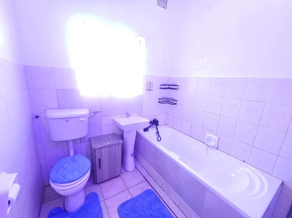 2 Bedroom Flat & Apartment