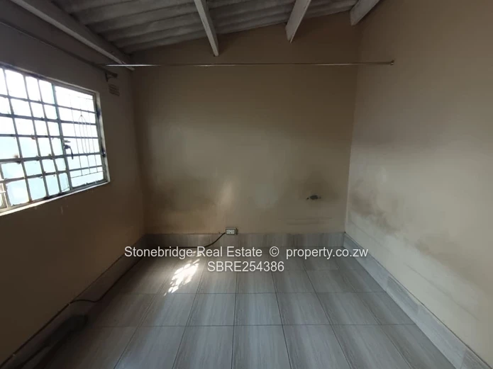 3 Bedroomed House in Lobengula West To Rent