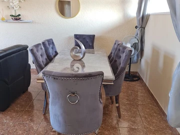 2 Bedroom Flat & Apartment