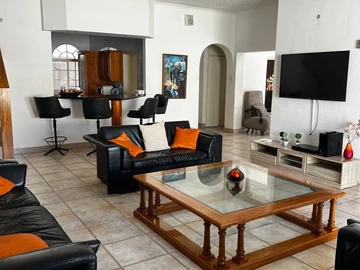 3 Bedroom Flat & Apartment