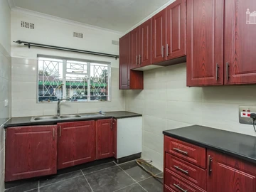 2 Bedroom Flat & Apartment