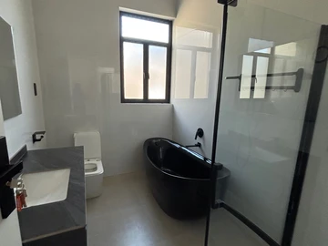 4 Bedroom Flat & Apartment