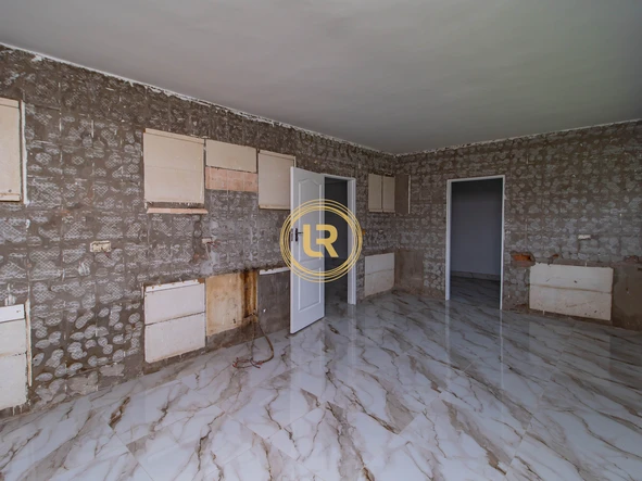 6 Bedroom House