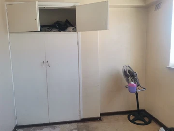 2 Bedroom Flat & Apartment