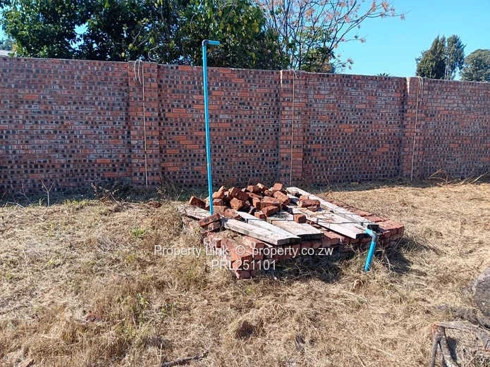 Secure Walled 2000m² Northwood Stand with Borehole & Staff Accommodation