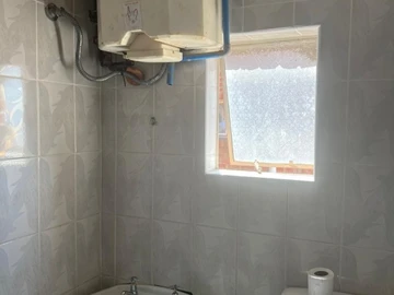 2 Bedroom Flat & Apartment