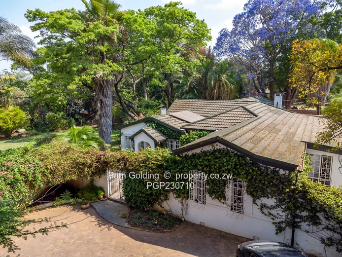 Charming Highlands Home – Excellent Location!  (Sole Mandate)
