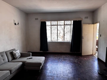2 Bedroom Flat & Apartment