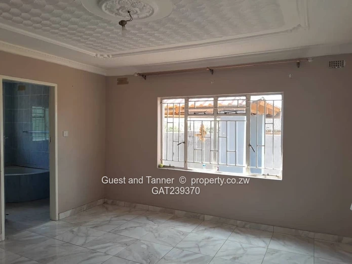 3BR Chadcombe House for Rent - Walled, Gated with Water Tank