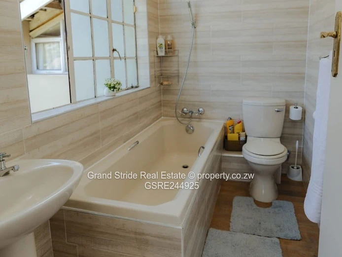 Immaculate House To Let In Helensvale