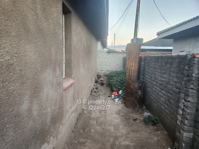 3-Bed Damofalls Home – Tiled Roof & Walled Yard (Sole Mandate)