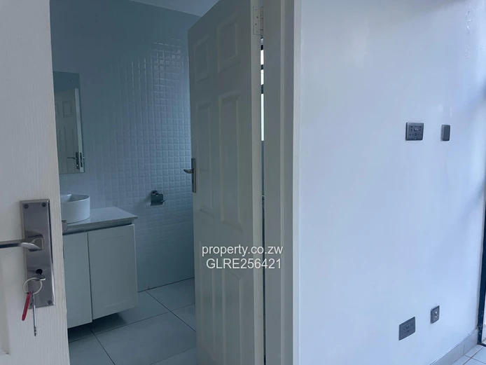 Avondale 3-Bed Flat: Modern Open-Plan Living + Borehole