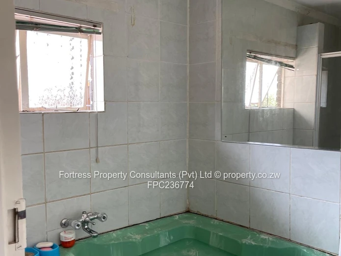 Solid Golden Oldie – 5-Bedroom Double-Storey Home for Rent in The Grange 