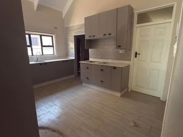 4 Bedroom Flat & Apartment