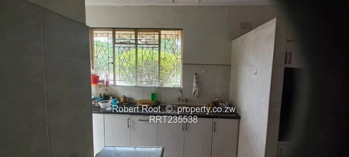  Spacious Family Home with Cottage, Pool & Borehole!