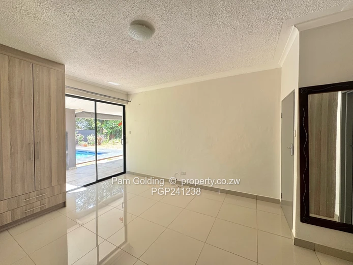 Upmarket Townhouse - Helensvale 