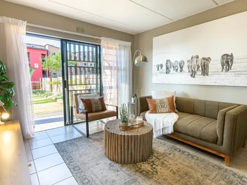 2 Bedroom Flat & Apartment