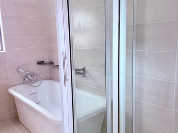 3 Bedroom Flat & Apartment