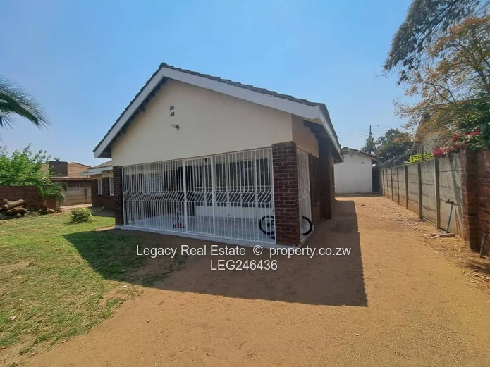 Spacious 4-Bedroom Houghton Park Home With Cottage And Title Deeds