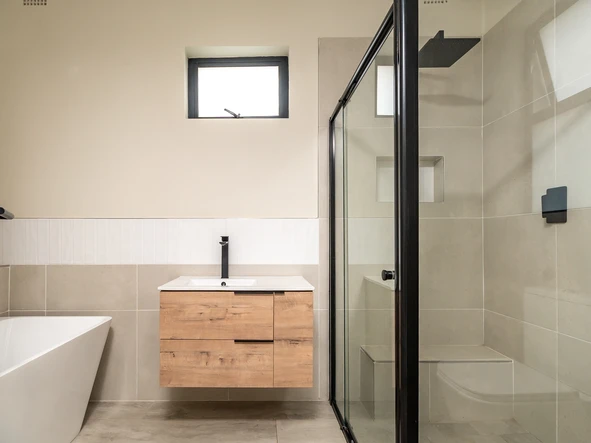 3 Bedroom Flat & Apartment