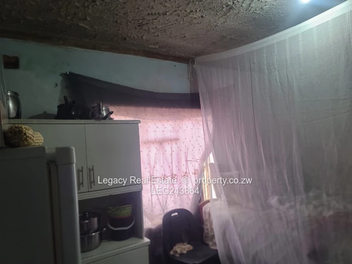 Fixer-Upper With Title Deeds In Budiriro