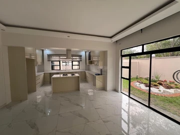 3 Bedroom Flat & Apartment