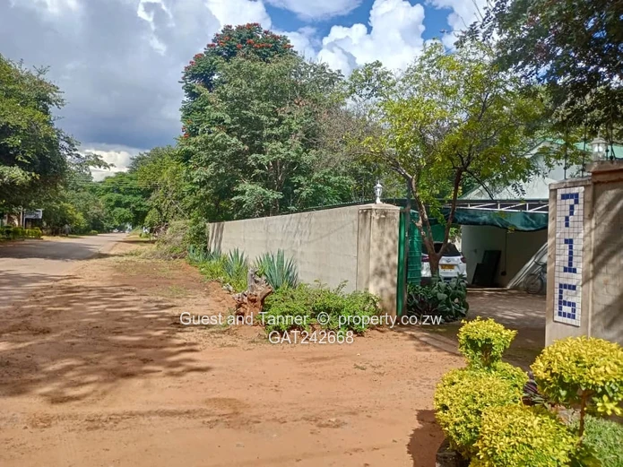 Beautiful Dual-Residence Property on 1,400sqm