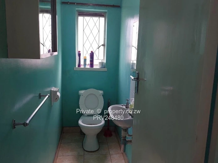 2-Bed Kensington Flat with Borehole