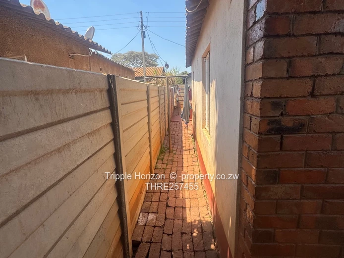 Investors Delight in Kuwadzana Extension , Deeds !!