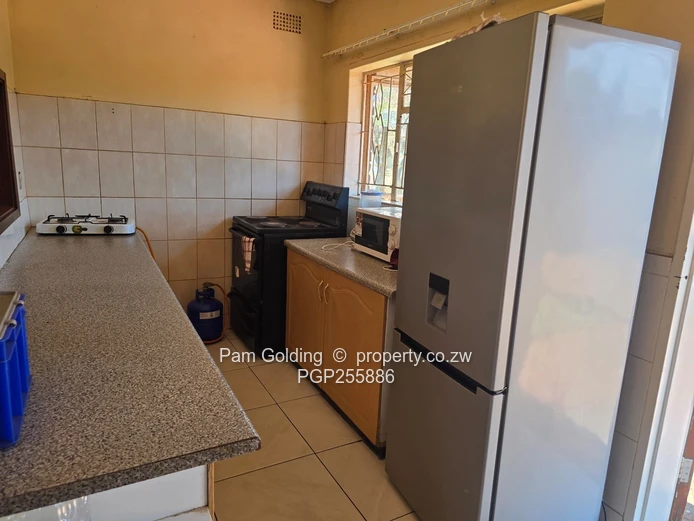 Bulawayo East: 2-Bed Brick Home on 1,400m² with Borehole in Suburbs (Sole Mandate)