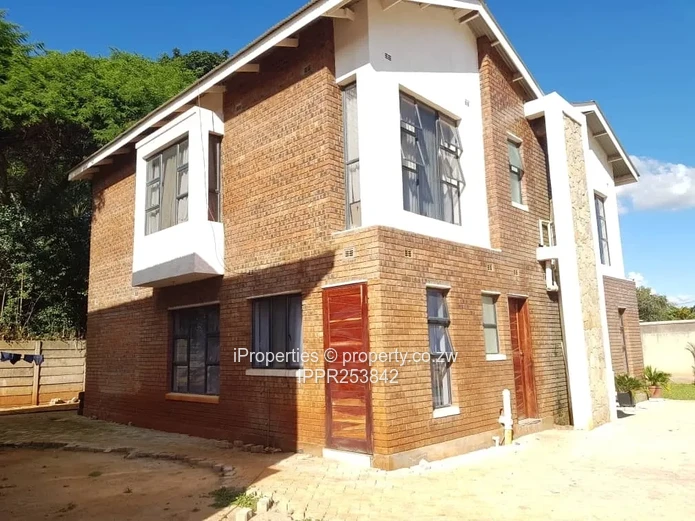 Lovely Townhouses in Courtyard Place, Helensvale, Harare North: